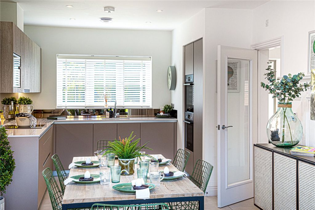 Property photo 3 of 7 Kitchen/Dining