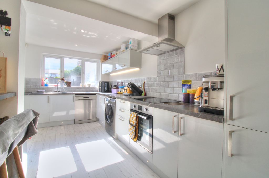 Property photo 3 of 12 Img_3975_6_7