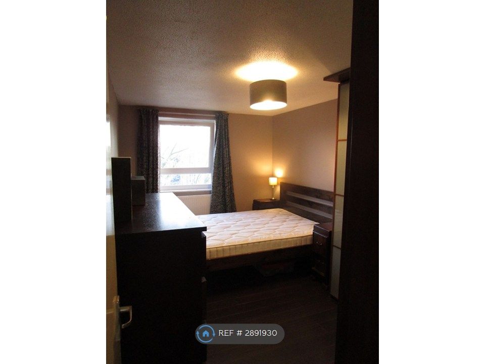 Property photo 3 of 12 Bedroom (View1)