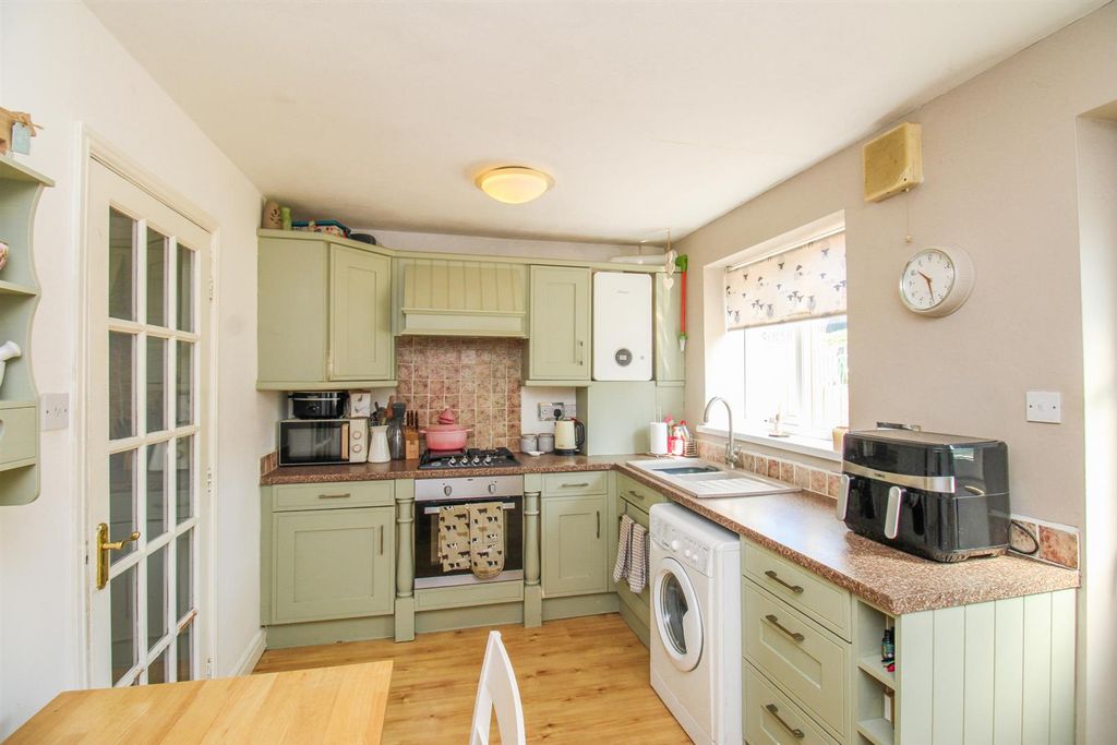 Property photo 2 of 10 Kitchen Diner (2).Jpg