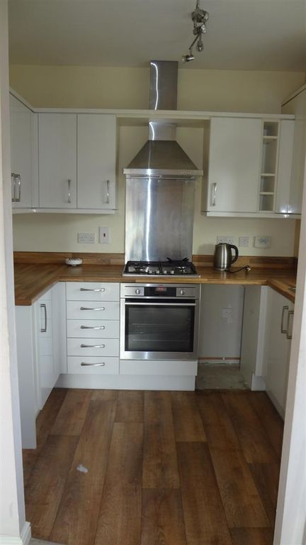 Property photo 2 of 4 Kitchen