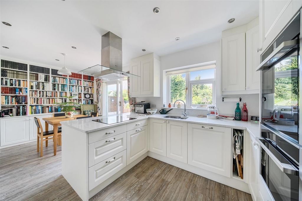 Property photo 3 of 12 Kitchen