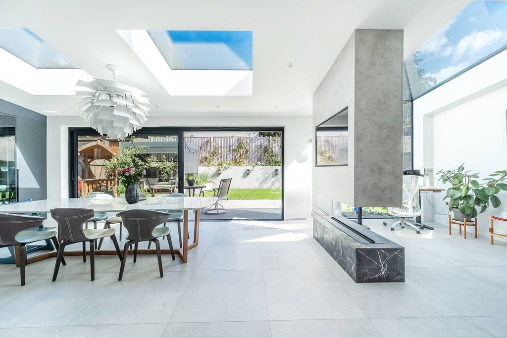 Property photo 2 of 22