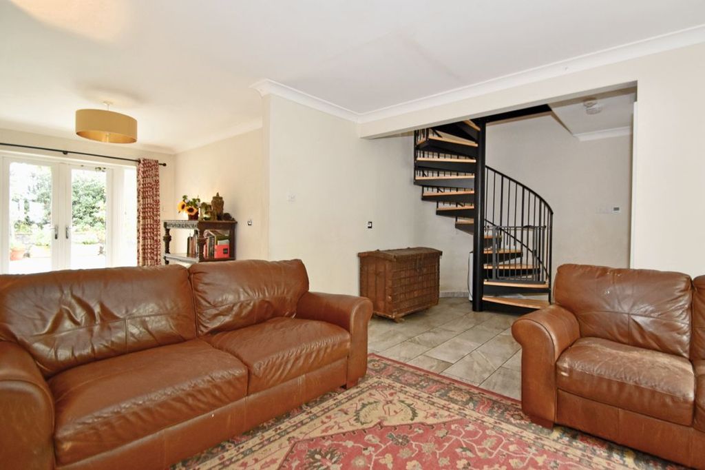 Property photo 3 of 18