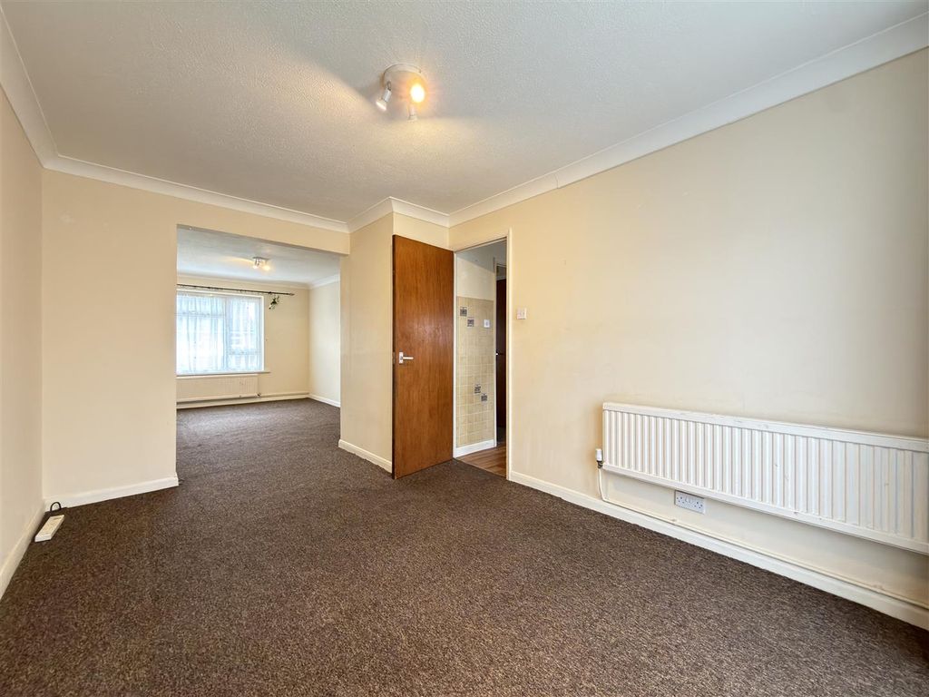 Property photo 3 of 14 Dining Room