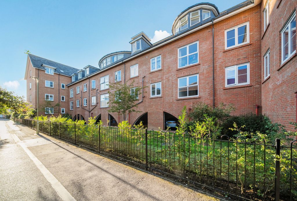 Property photo 1 of 13 1358227-1-68d19A7...