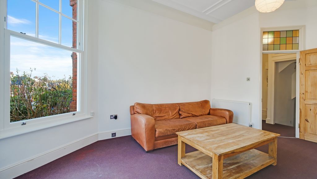 Property photo 3 of 12 Photo 4