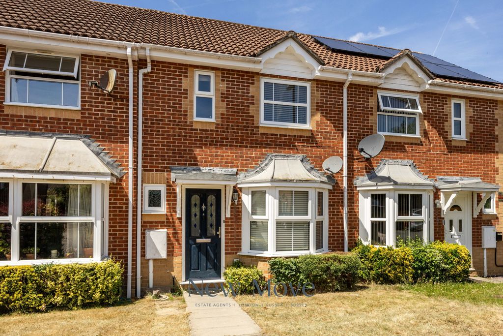 Property photo 1 of 12 2 Bed Terraced House For Sale Elliot Close, Maidenbower Rh10