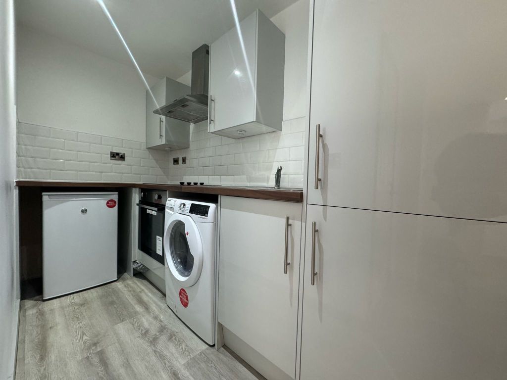 Property photo 1 of 6 Kitchen