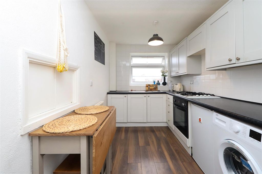 Property photo 2 of 8 Kitchen