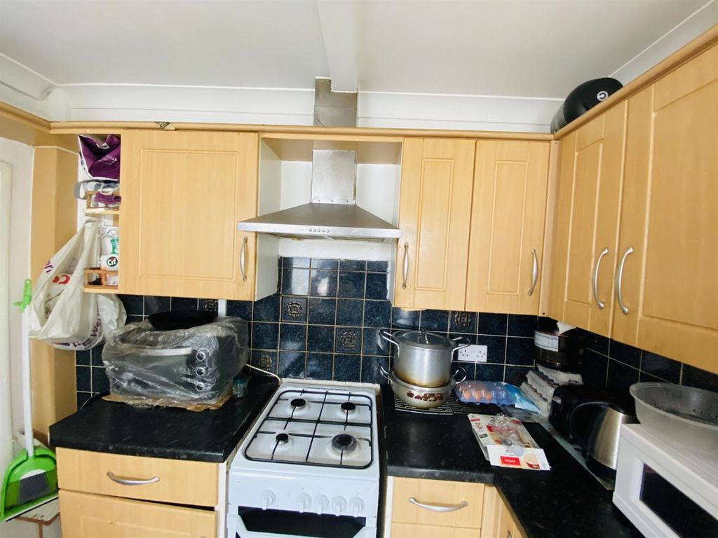 Property photo 1 of 5 Three/ Four Bedroom Terraced House