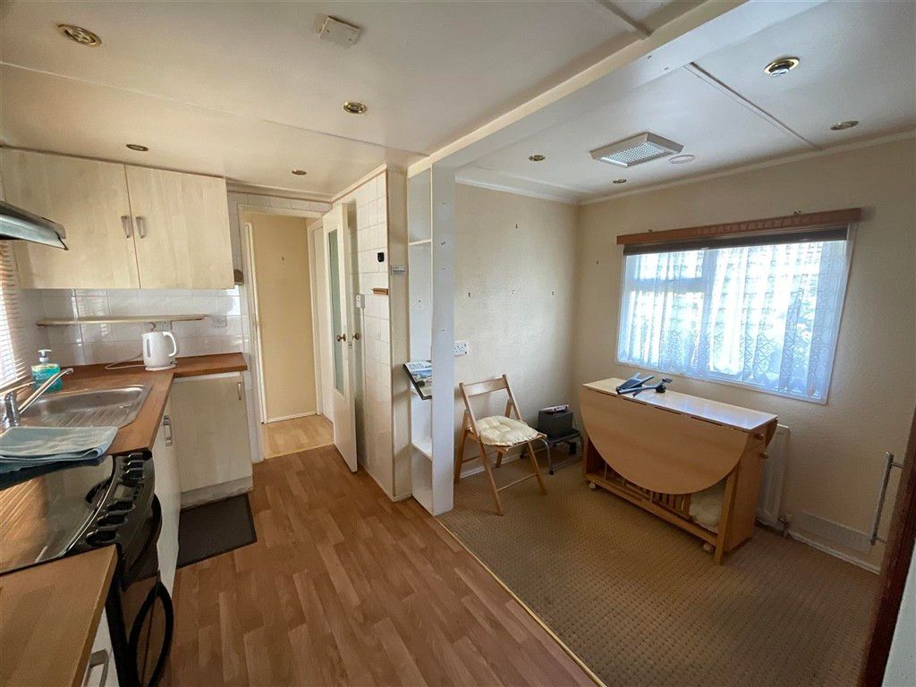 Property photo 3 of 9 Dining