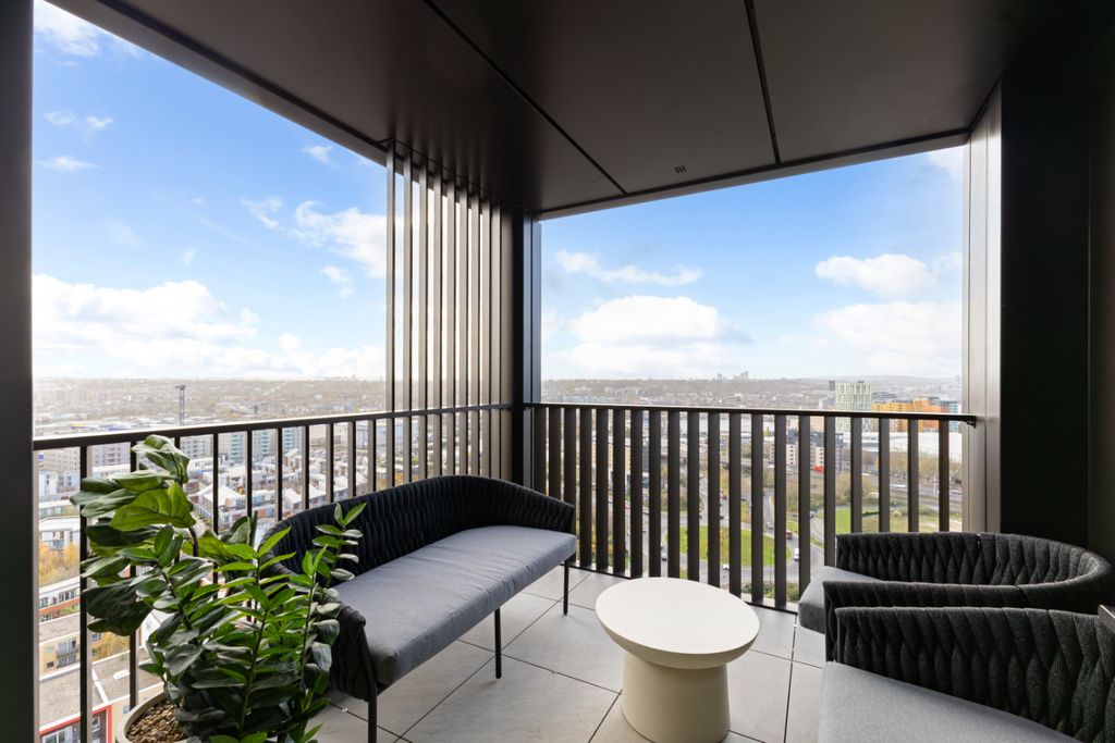 Property photo 2 of 17 101173 Prime Point, West Parkside London (22).Jpg