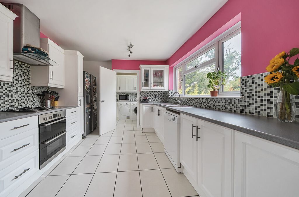 Property photo 3 of 26 1334895-14-6894Ac...