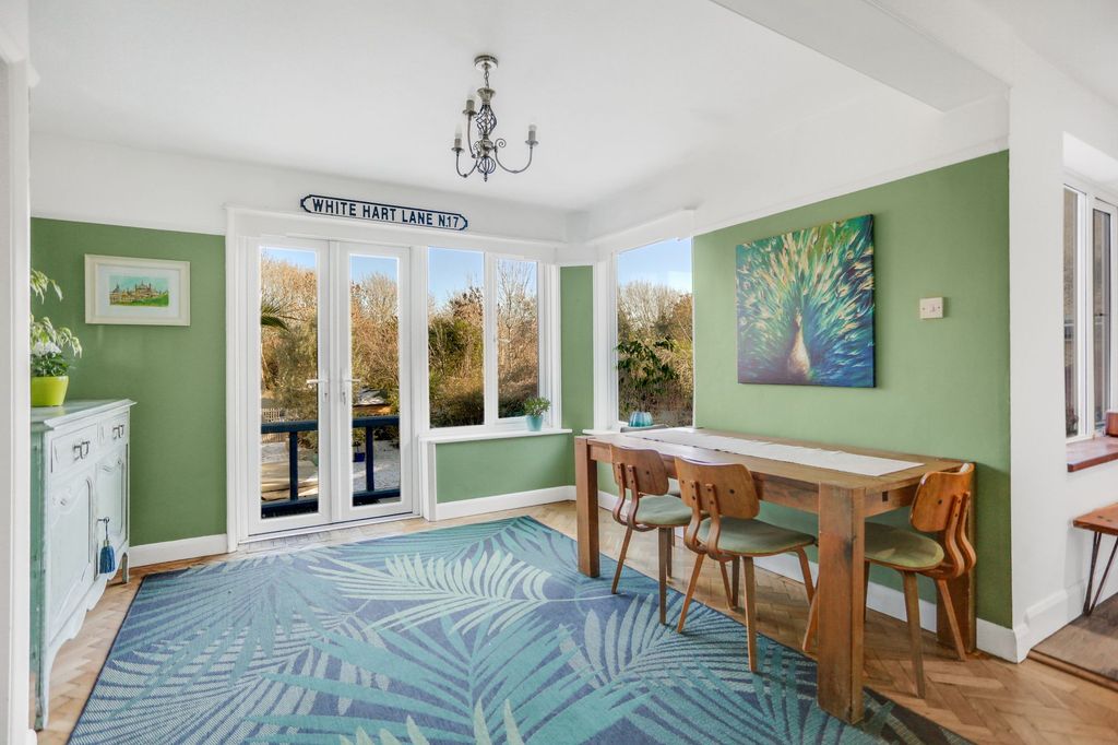 Property photo 3 of 39