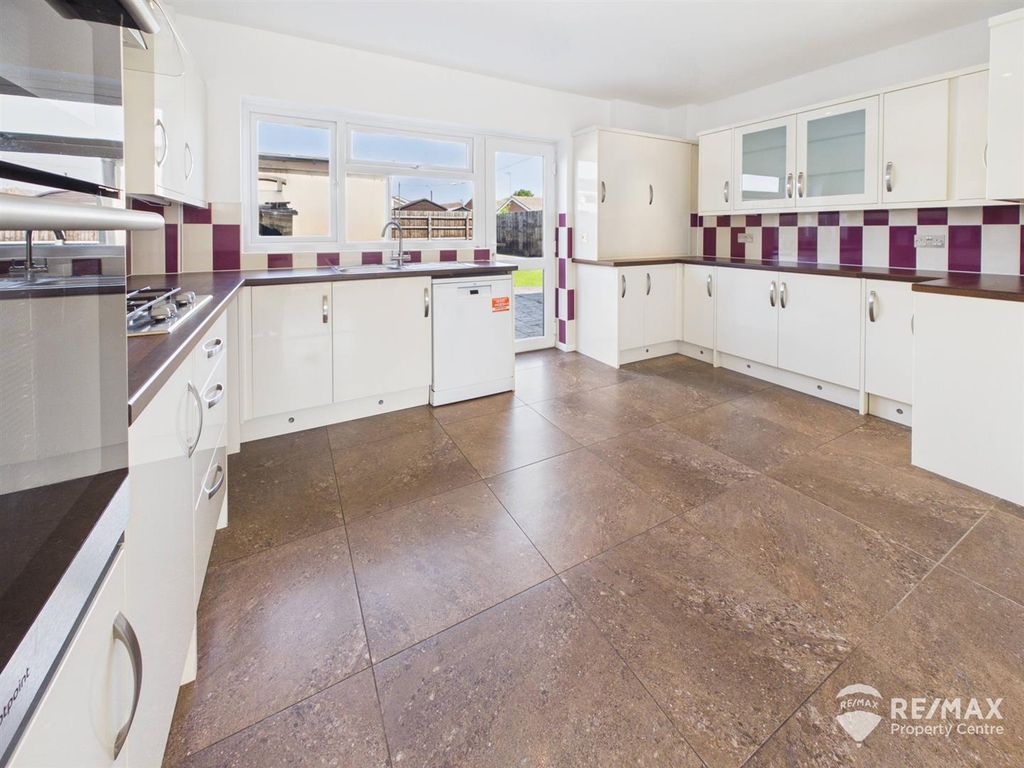 Property photo 3 of 25 Cam02842G0-Pr0377-Still032.Jpg