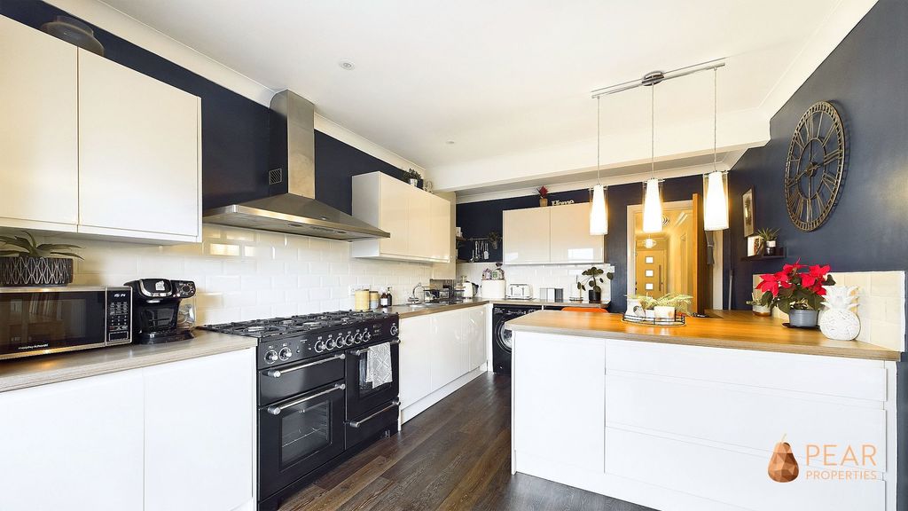 Property photo 2 of 20