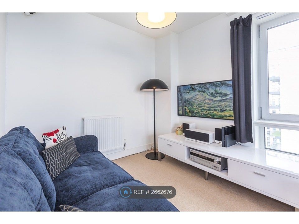 Property photo 3 of 14 Lounge