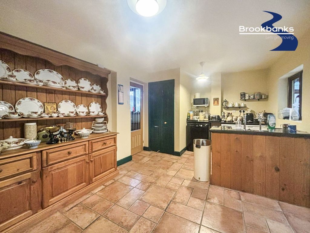 Property photo 2 of 36