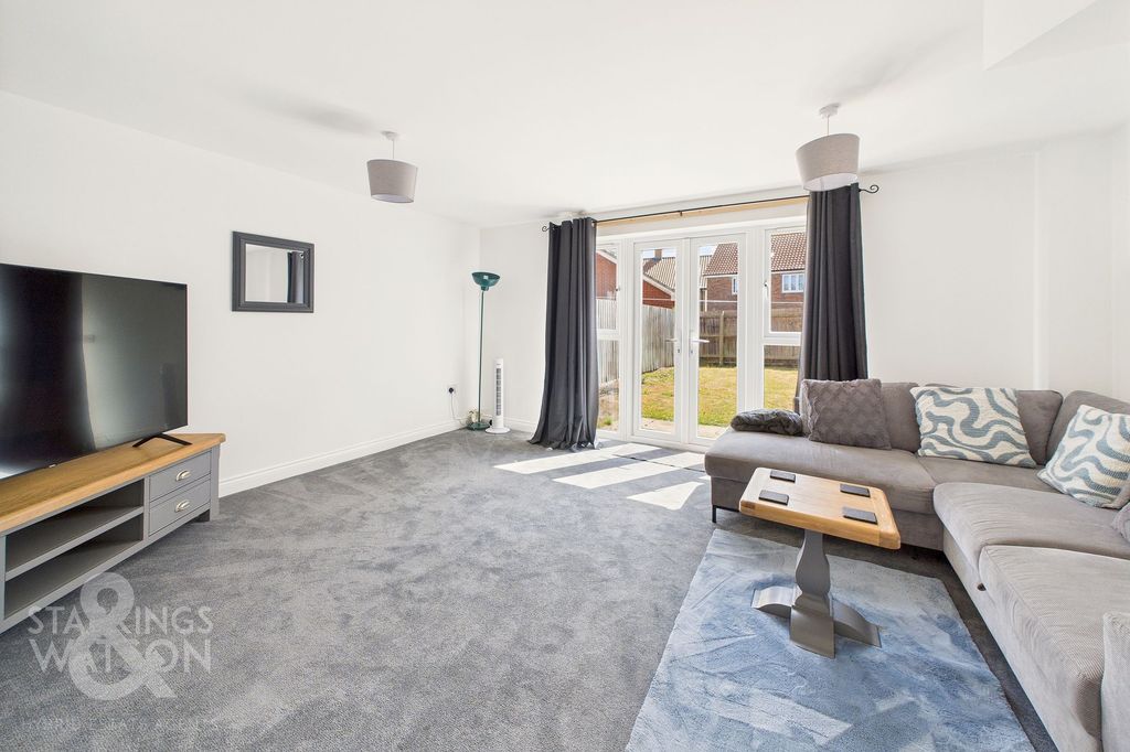 Property photo 2 of 11