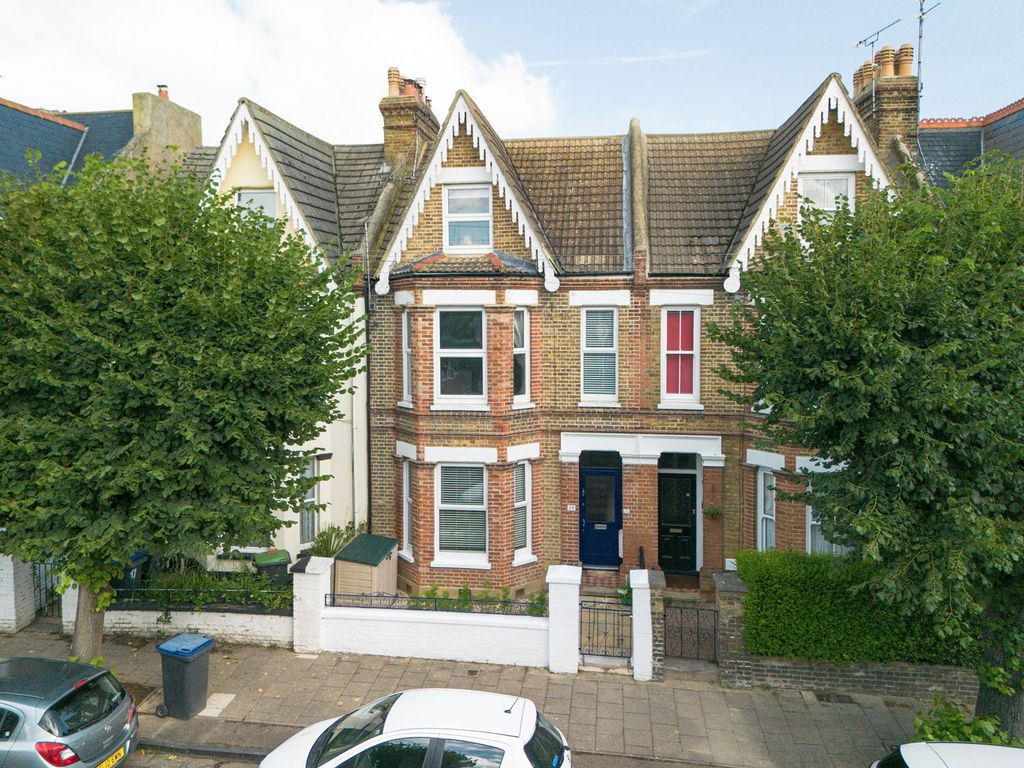 Property photo 1 of 18