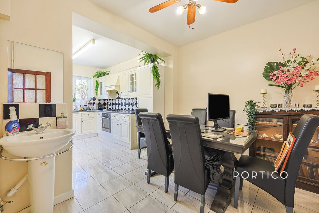 Property photo 3 of 9 Img_2383