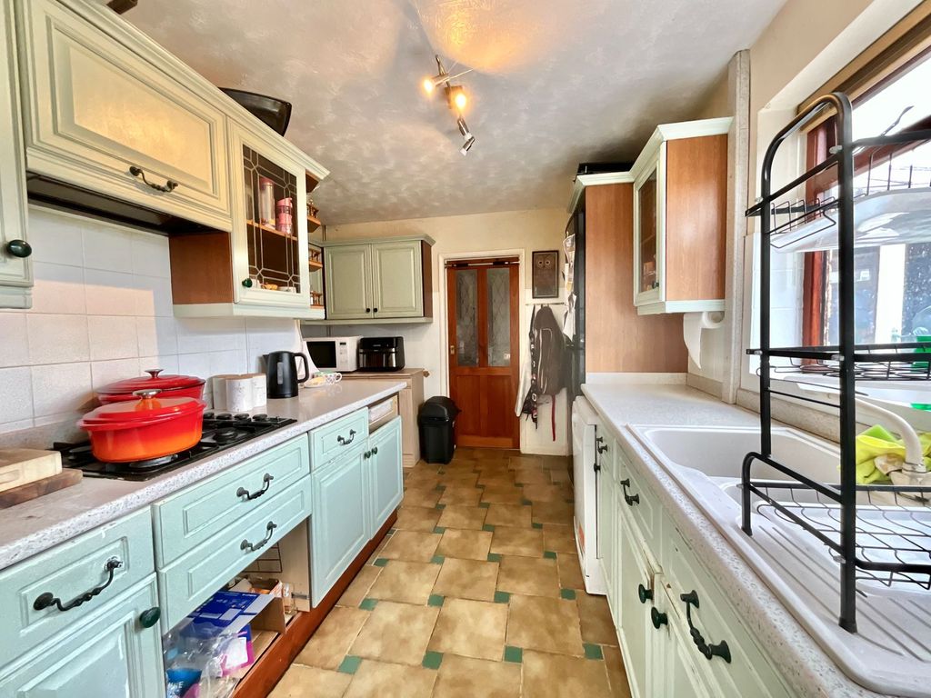 Property photo 3 of 32