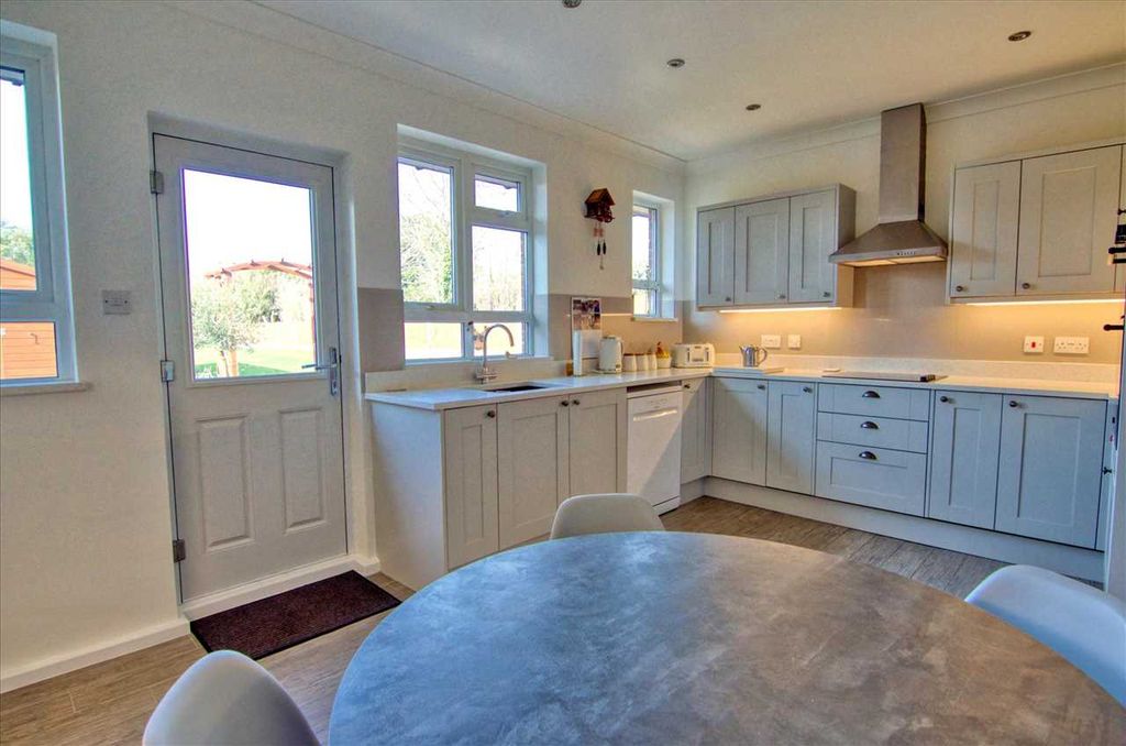 Property photo 2 of 14 Kitchen / Diner