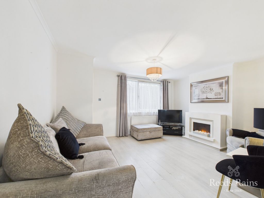 Property photo 3 of 22 Sitting Room