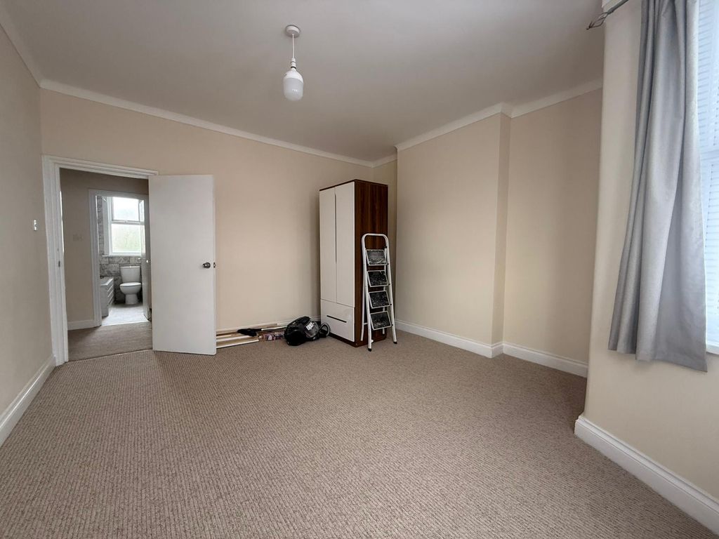 Property photo 3 of 10 Lounge