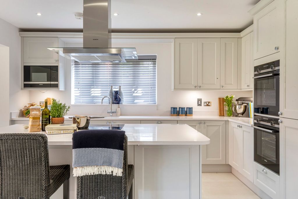 Property photo 2 of 9 * Previous Build