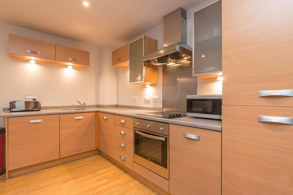 Property photo 3 of 14 Kitchen
