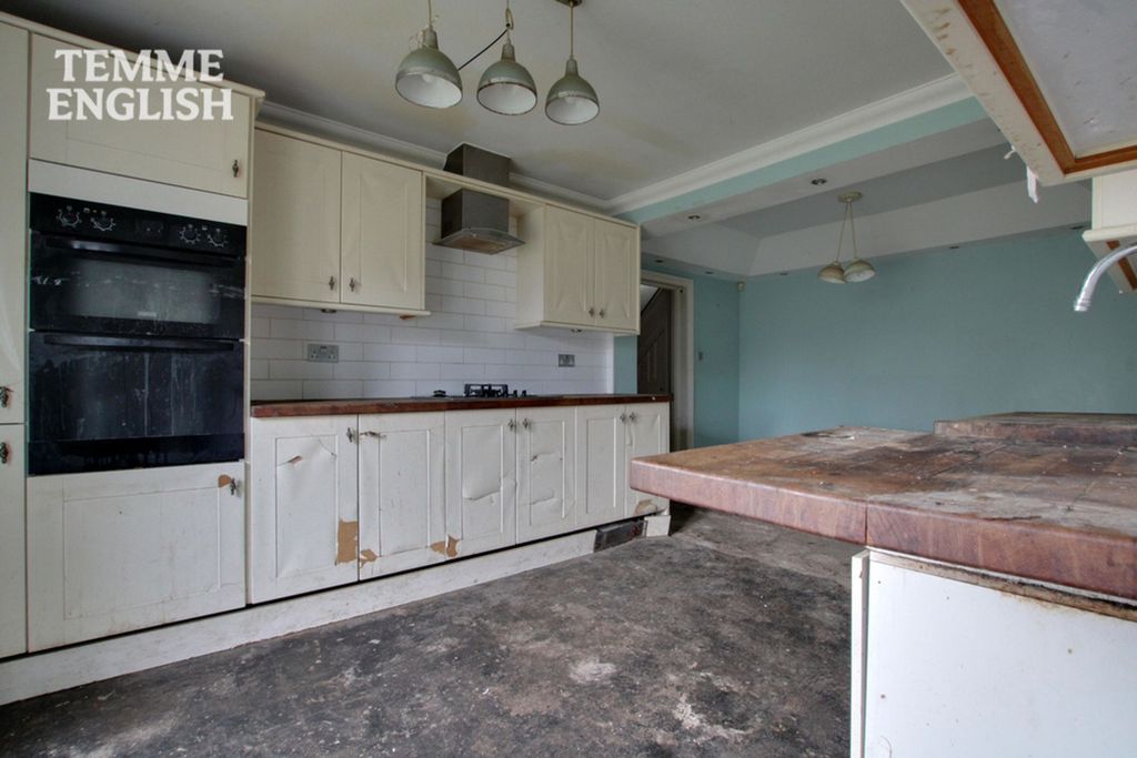 Property photo 2 of 22