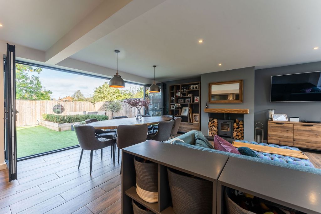 Property photo 3 of 24