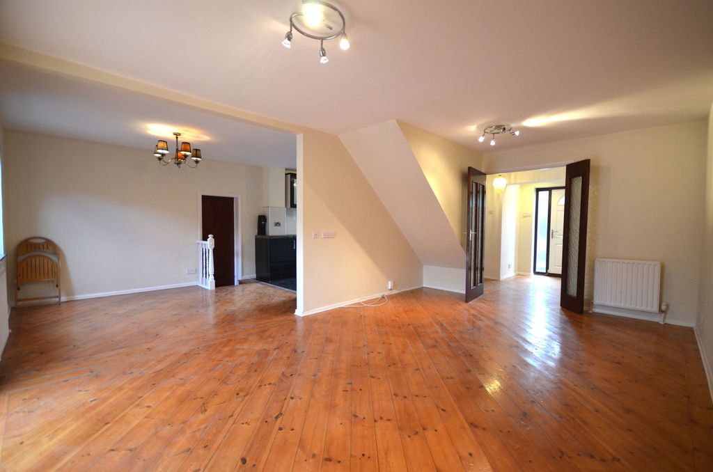 Property photo 2 of 22