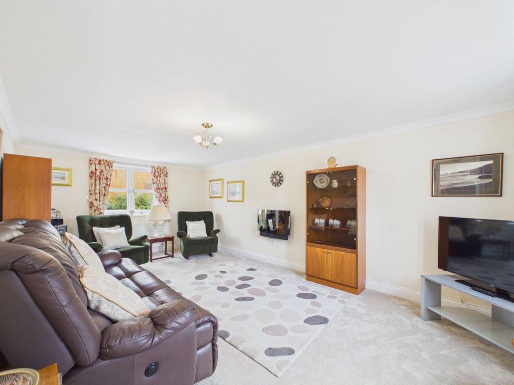 Property photo 2 of 25