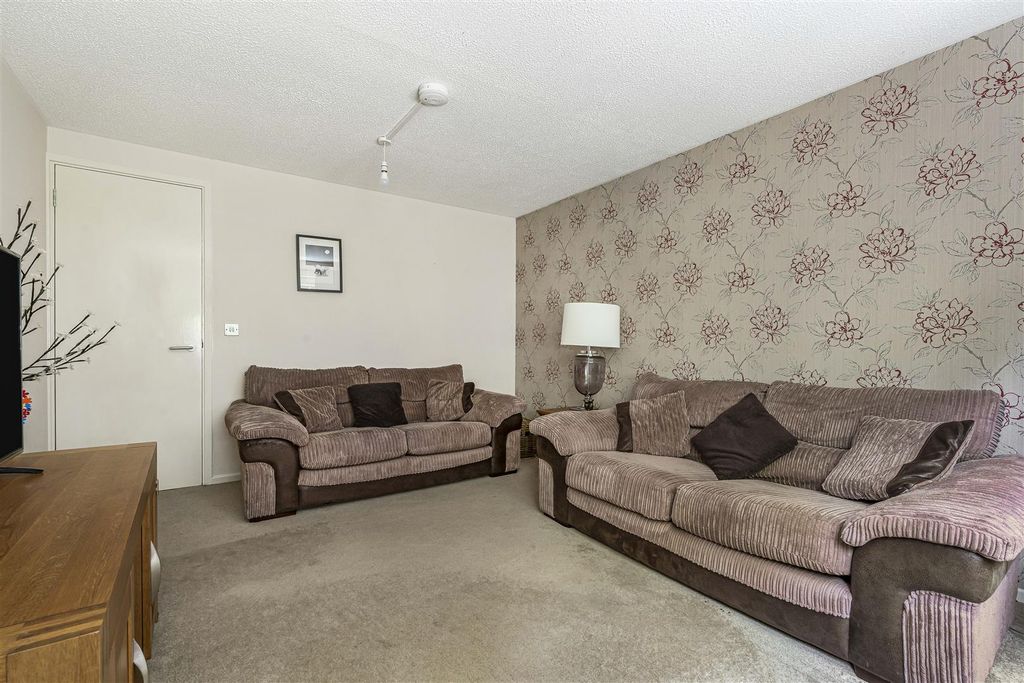 Property photo 3 of 14 18_57803.Jpg