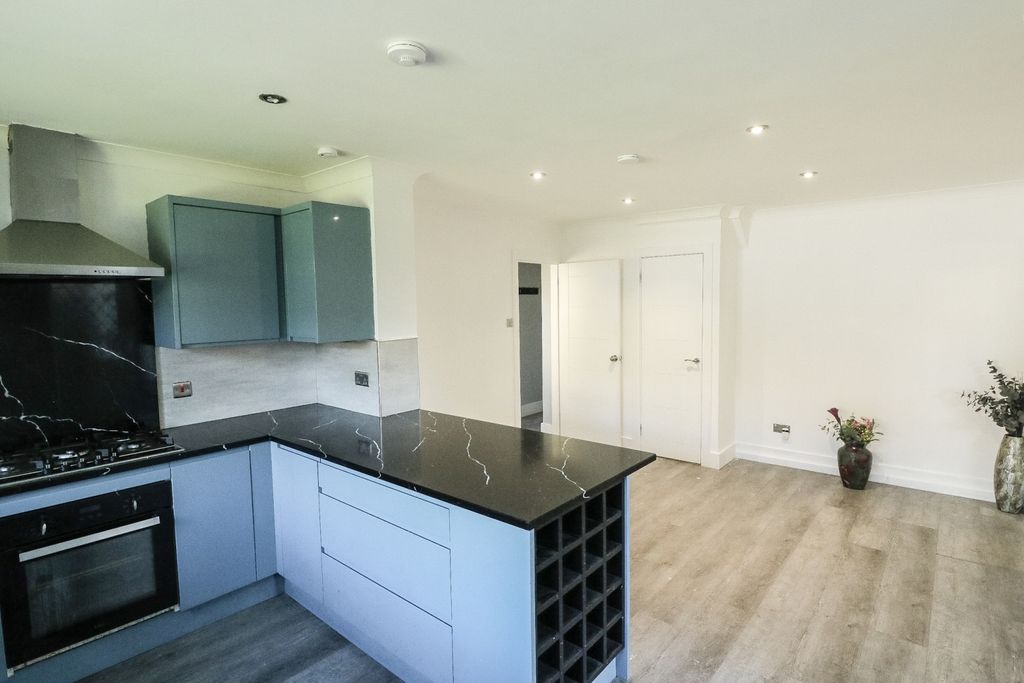 Property photo 3 of 16 Kitchen Diner