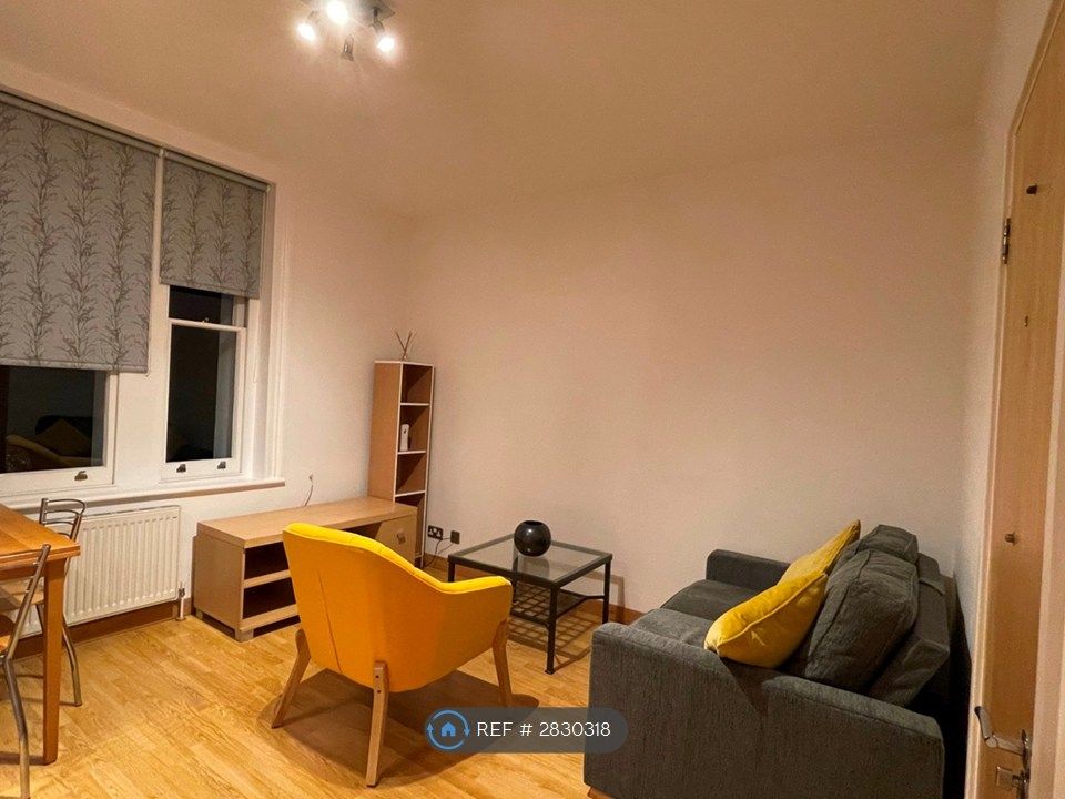 Property photo 3 of 6 Living Room