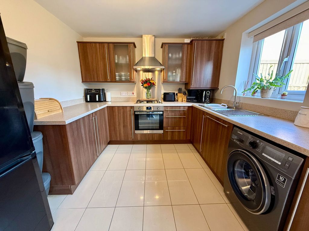 Property photo 2 of 21