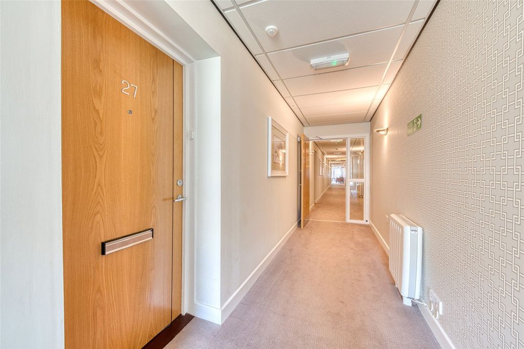 Property photo 3 of 24 27 Tantallon Court