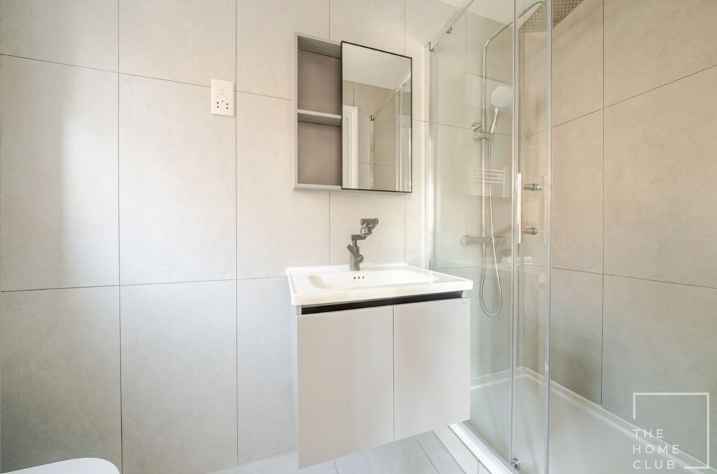 Property photo 3 of 13 0B26cd27-6d82-4484-9000-B25De7d7F492
