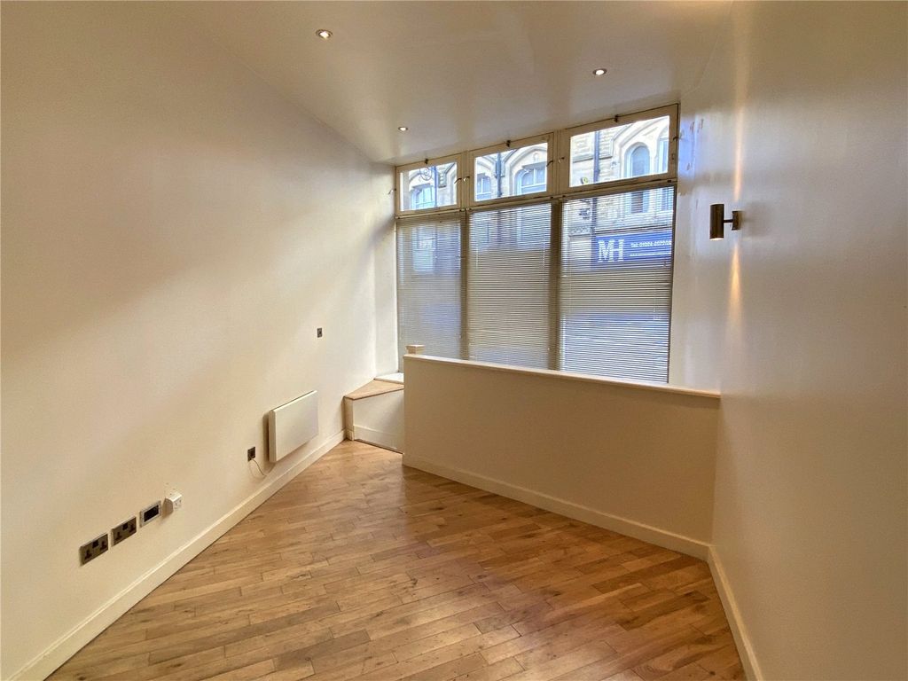 Property photo 3 of 7 Picture No. 04