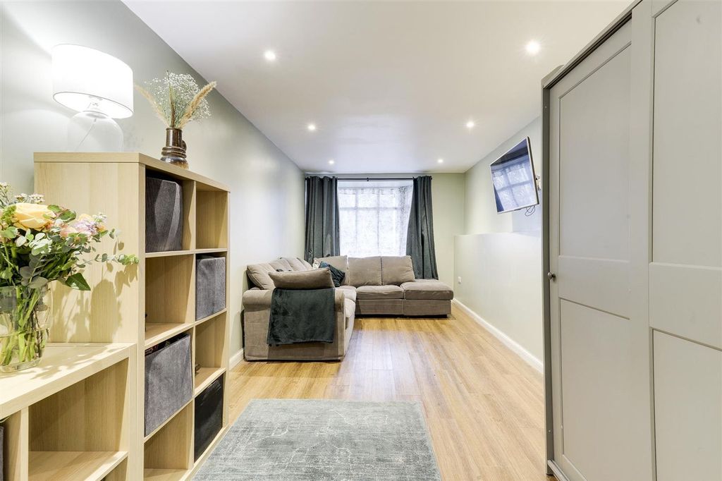 Property photo 3 of 24