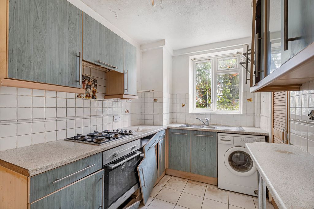 Property photo 3 of 12 Kitchen