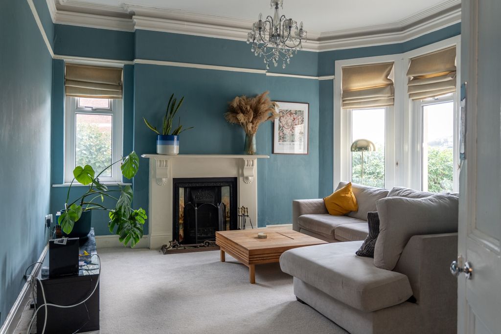 Property photo 2 of 31 Waterloo Road-5