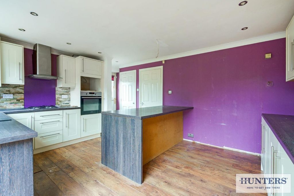 Property photo 2 of 24 94357_31-Richmond-Close-Bramley (10) - Copy_Low.Jp