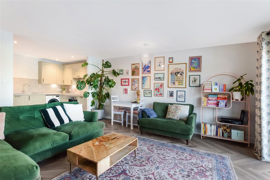 Property photo 2 of 22 Picture No. 23