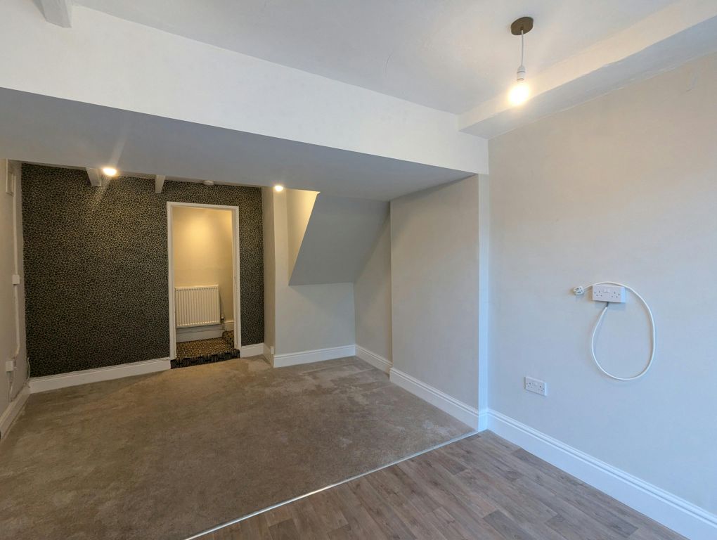 Property photo 2 of 8 1000017849.Jpg