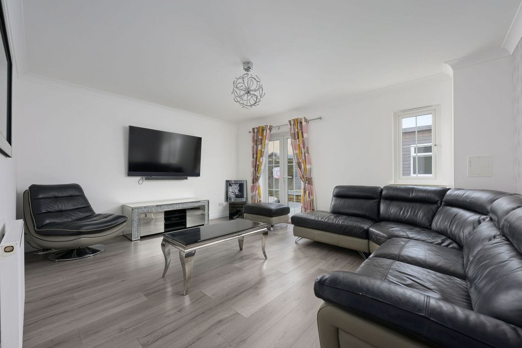 Property photo 2 of 30